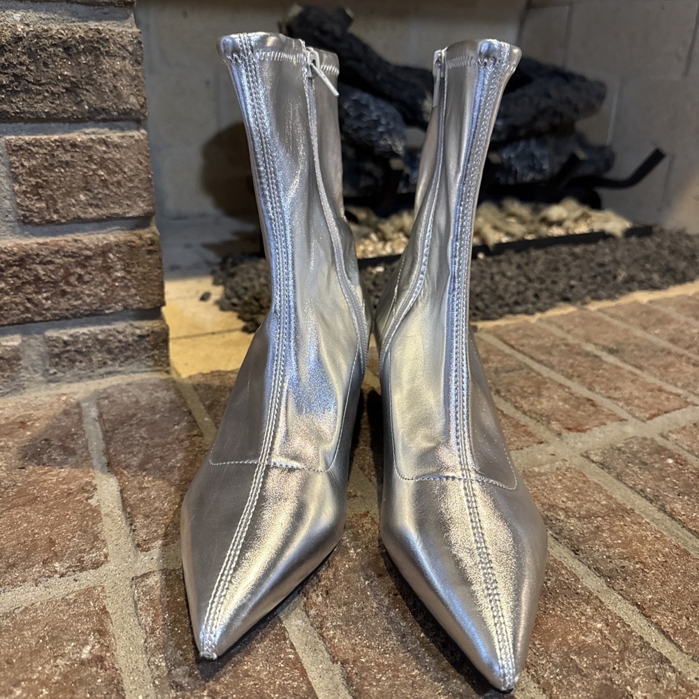 Abound Aberinn ABERINN-PU Silver Metallic Ankle Bootie Zip Pointed Toe Sz 7.5M